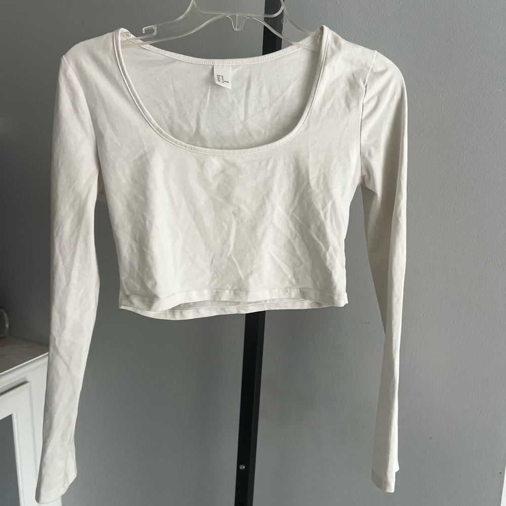Junior’s M Long Sleeve White Crop Top